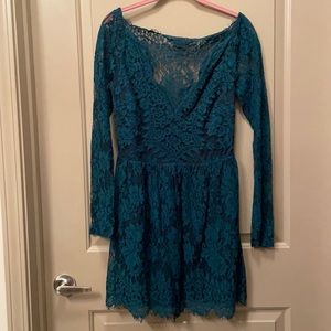 Tobi Hunter Green Lace Plunge Neck Long Sleeved Dress